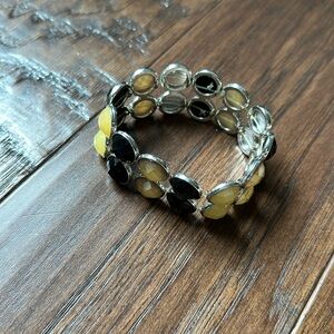 Stretch beaded bracelet.